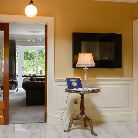 Ashville House فندق مبيت وإفطار 4*